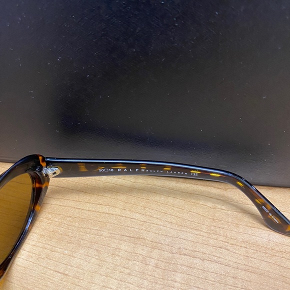 Women’s Ralph Lauren sunglasses - Picture 4 of 4